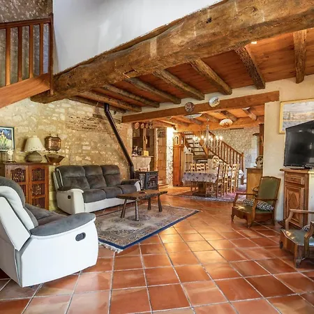 Maison Spacieuse A Thenac Avec Piscine Privee Les Vachers