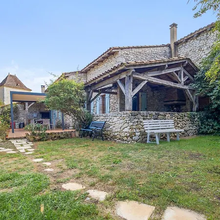 Maison Spacieuse A Thenac Avec Piscine Privee Les Vachers