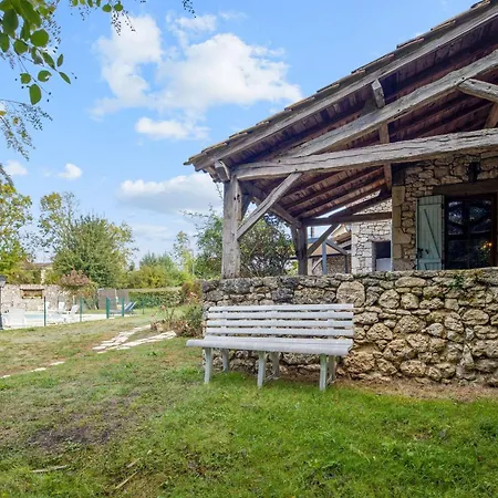 Maison Spacieuse A Thenac Avec Piscine Privee Les Vachers